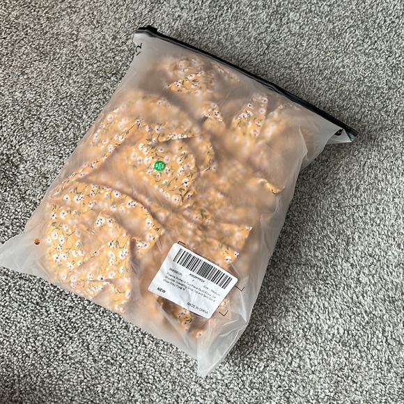 Medium two piece top and skirt - Picture 2 of 2